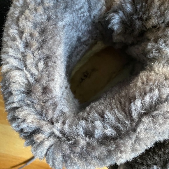 UGG Adirondack Waterproof Winter Charcoal and Gray  Lace-Up Boots - Picture 7 of 13